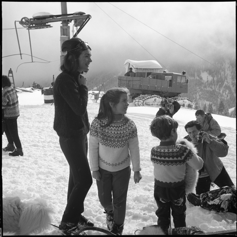 Jackie Kennedy and family skiing